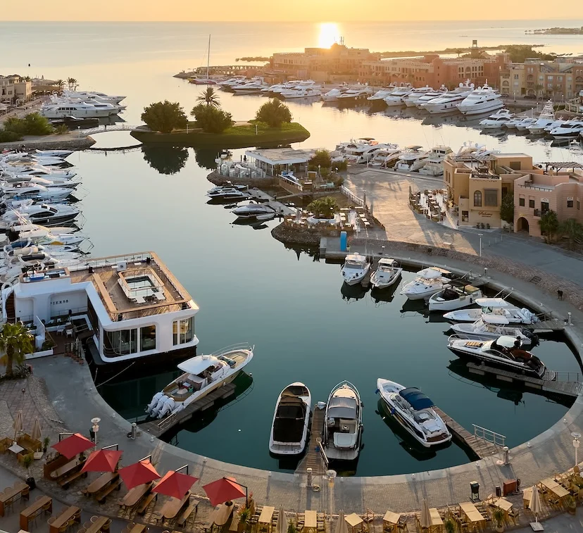 Aussicht auf die Abu Tig Marina und ganz nah am Geschehen